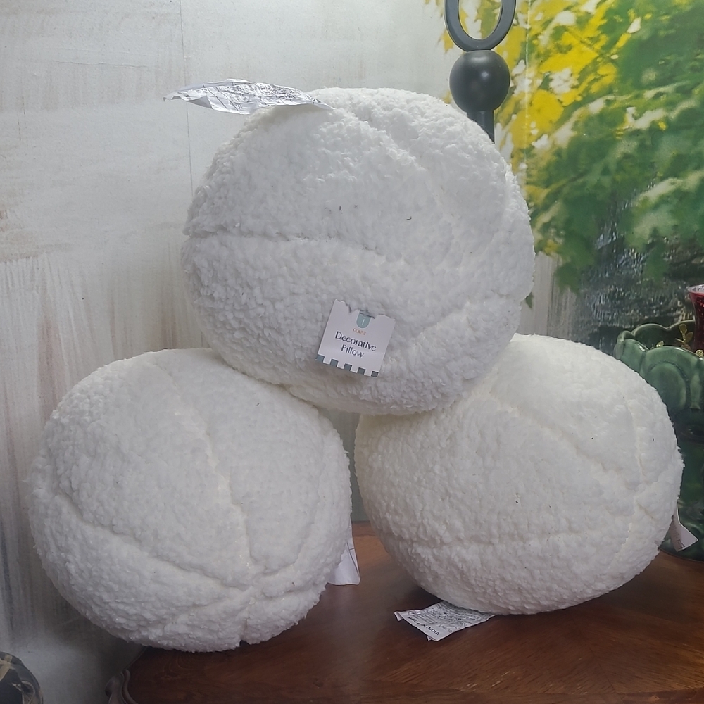 Set of 3 New Off White Decorative Boucle Throw Pillows